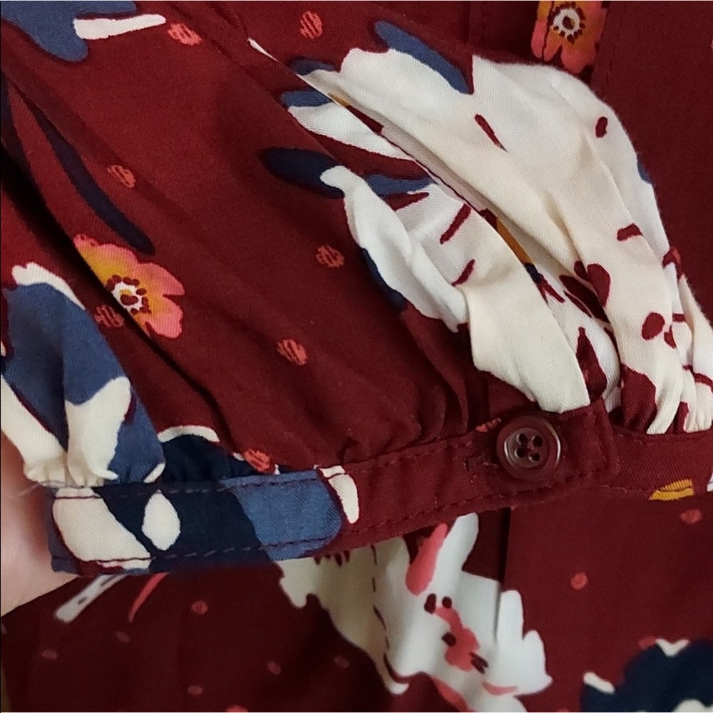 Old Navy Medium Women’s Floral blouse - Picture 5 of 6